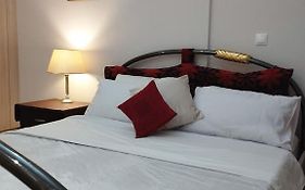 Renovated Basement Duplex With Patio And Folk Decor In The Heart Of Athens